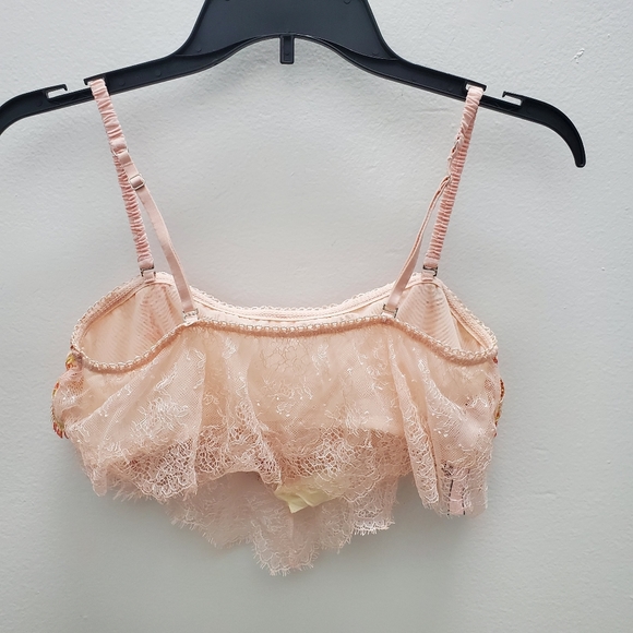 VICTORIA'S Secret Lace Flouncy Fringe Bando/Bralette Size Med Like NEW! - Picture 6 of 11